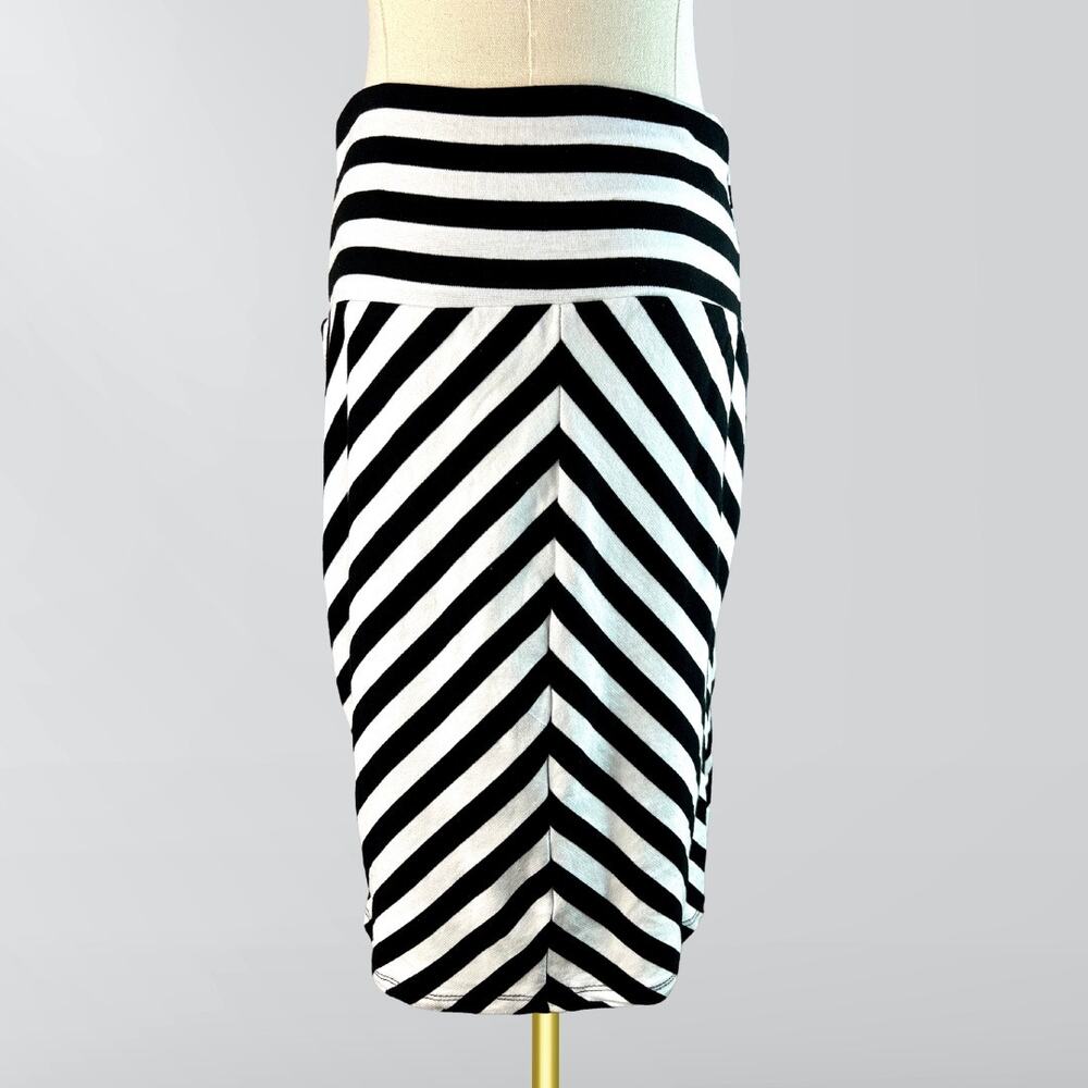 Dots Black & White Chevron Pattern Pencil Style Skirt